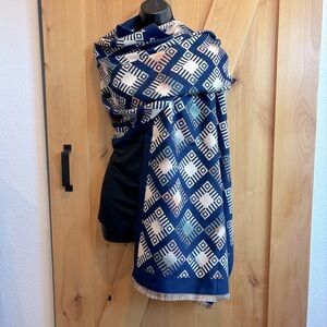 Lovely geometric design shawl
